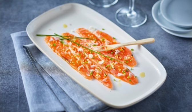 Emincés saumon mariné aux échalotes, zestes citron — vue 2